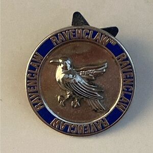 Universal Studios Wizarding World of Harry Potter Round Ravenclaw Crest Pin Rare